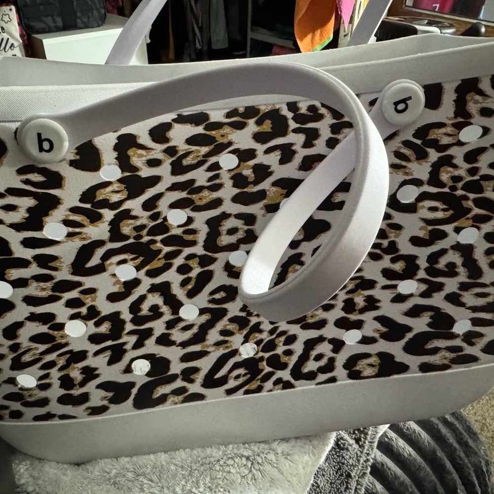 Brown and White Leopard Print Tote Bag with Structured Design